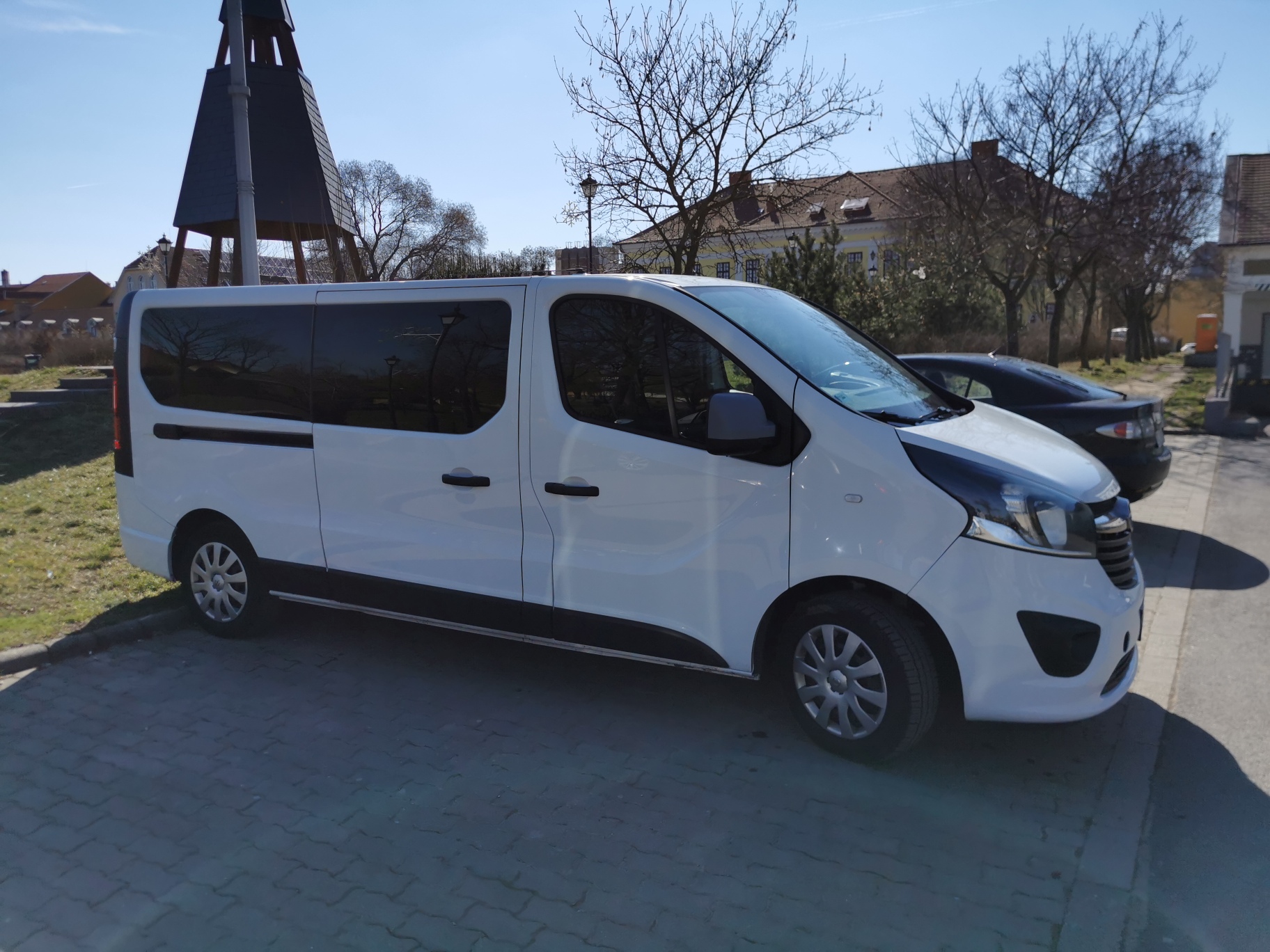 Opel Vivaro 9 fős kisbusz